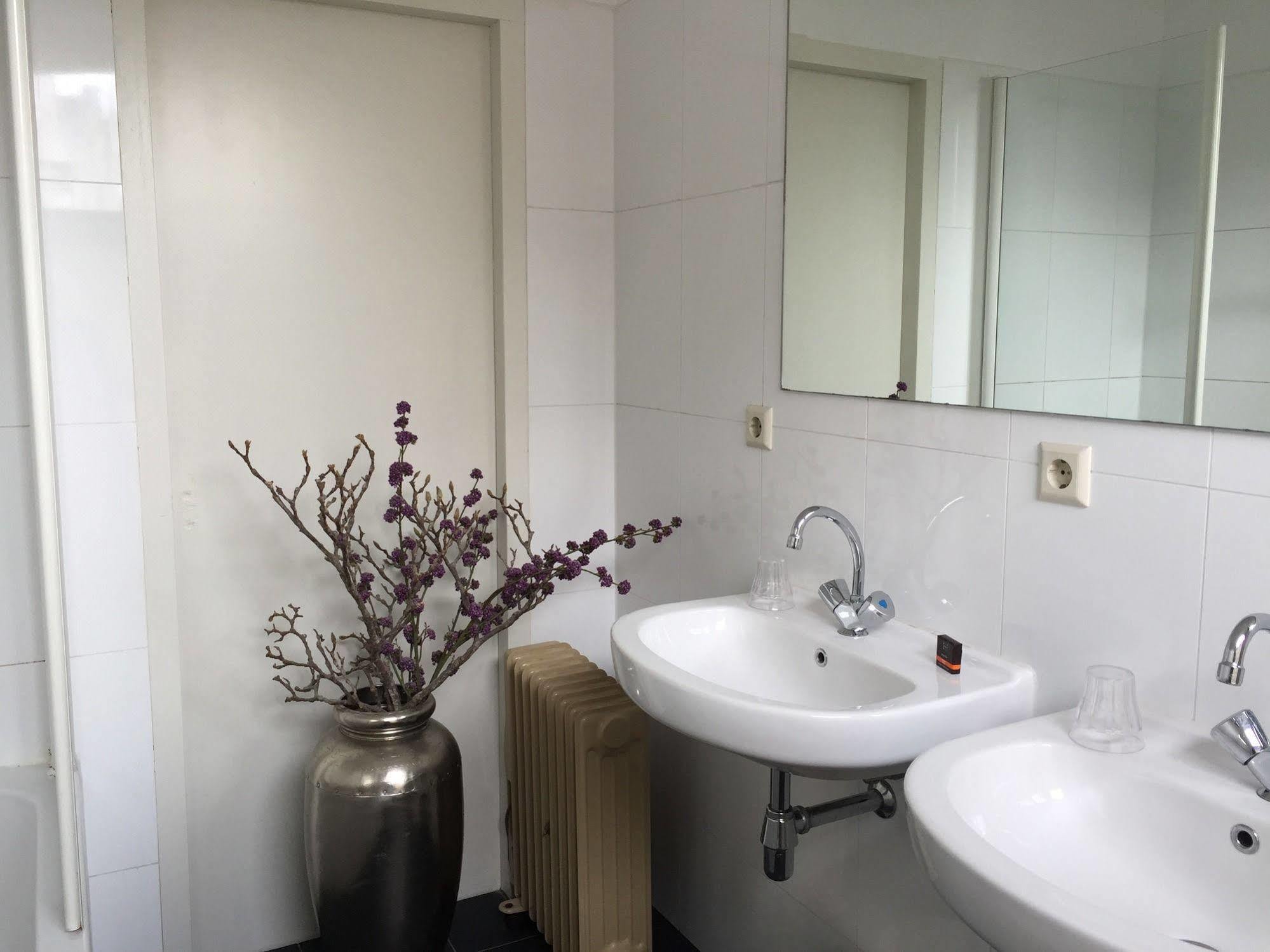 Nine-T-Teen Bed And Boutique Amsterdam Extérieur photo