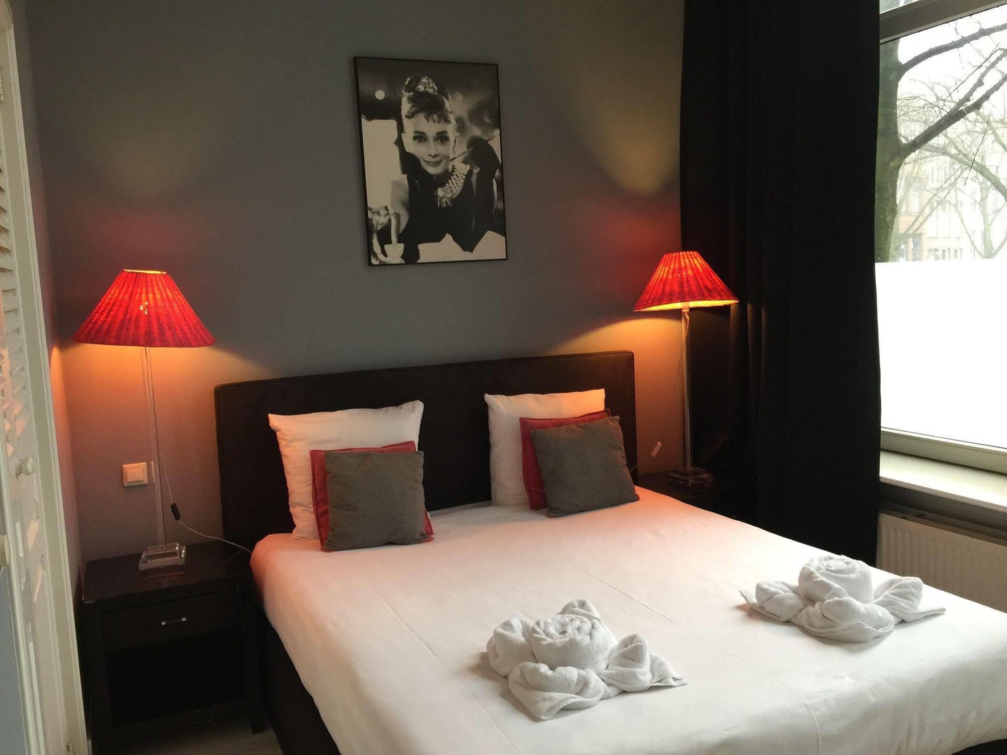 Nine-T-Teen Bed And Boutique Amsterdam Extérieur photo