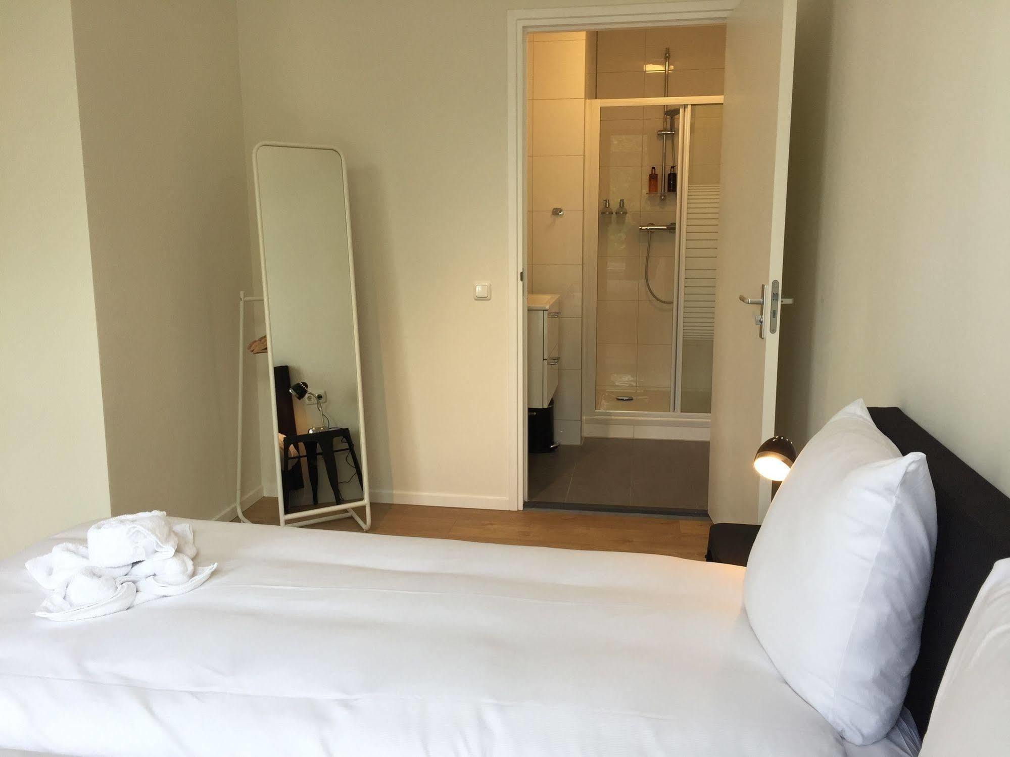 Nine-T-Teen Bed And Boutique Amsterdam Extérieur photo
