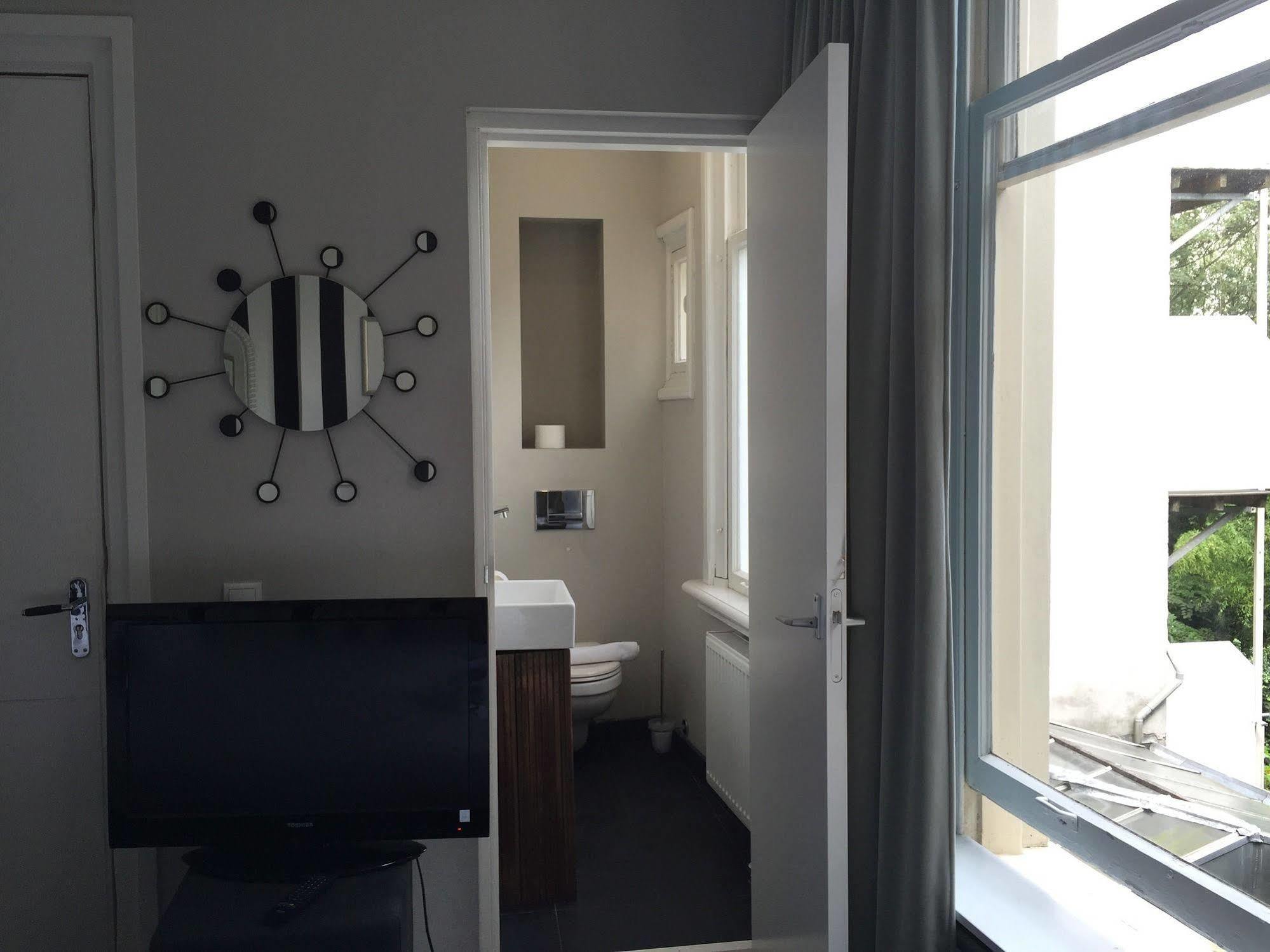 Nine-T-Teen Bed And Boutique Amsterdam Extérieur photo
